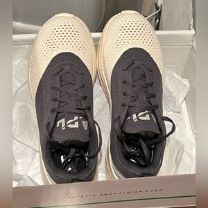 NIB Athletic Propulsion Labs Women’s Techloom Dream - Size 6
